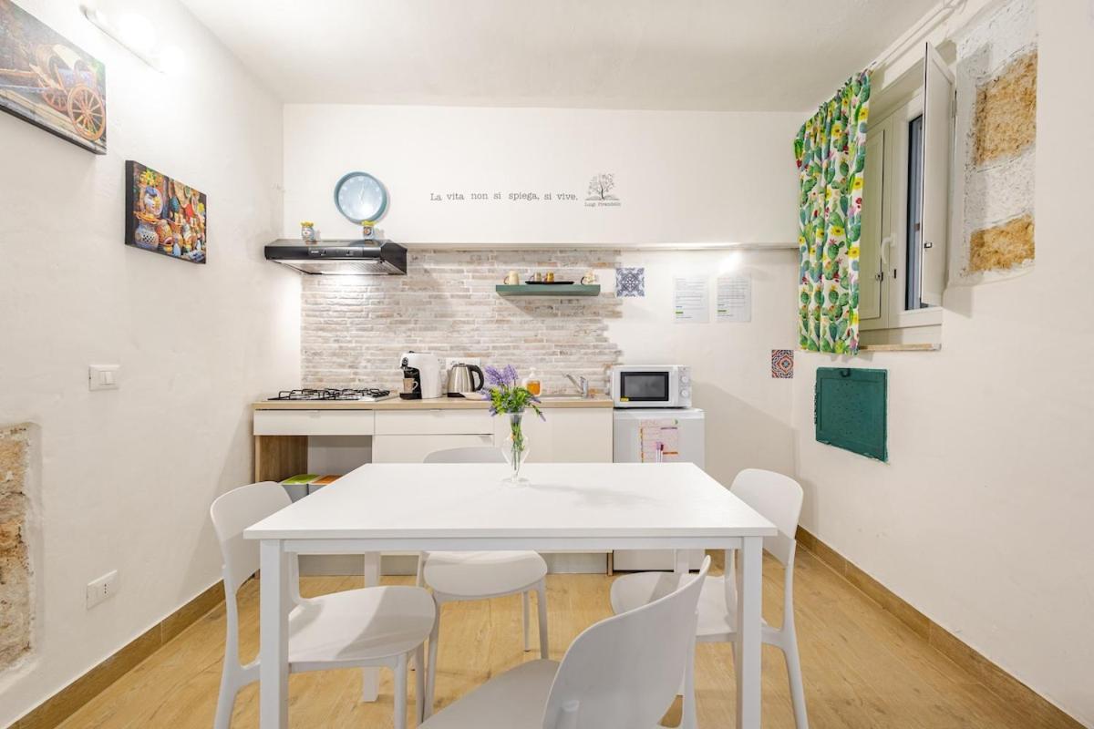 Talia Capo Massimo Apartment Palermo Bagian luar foto